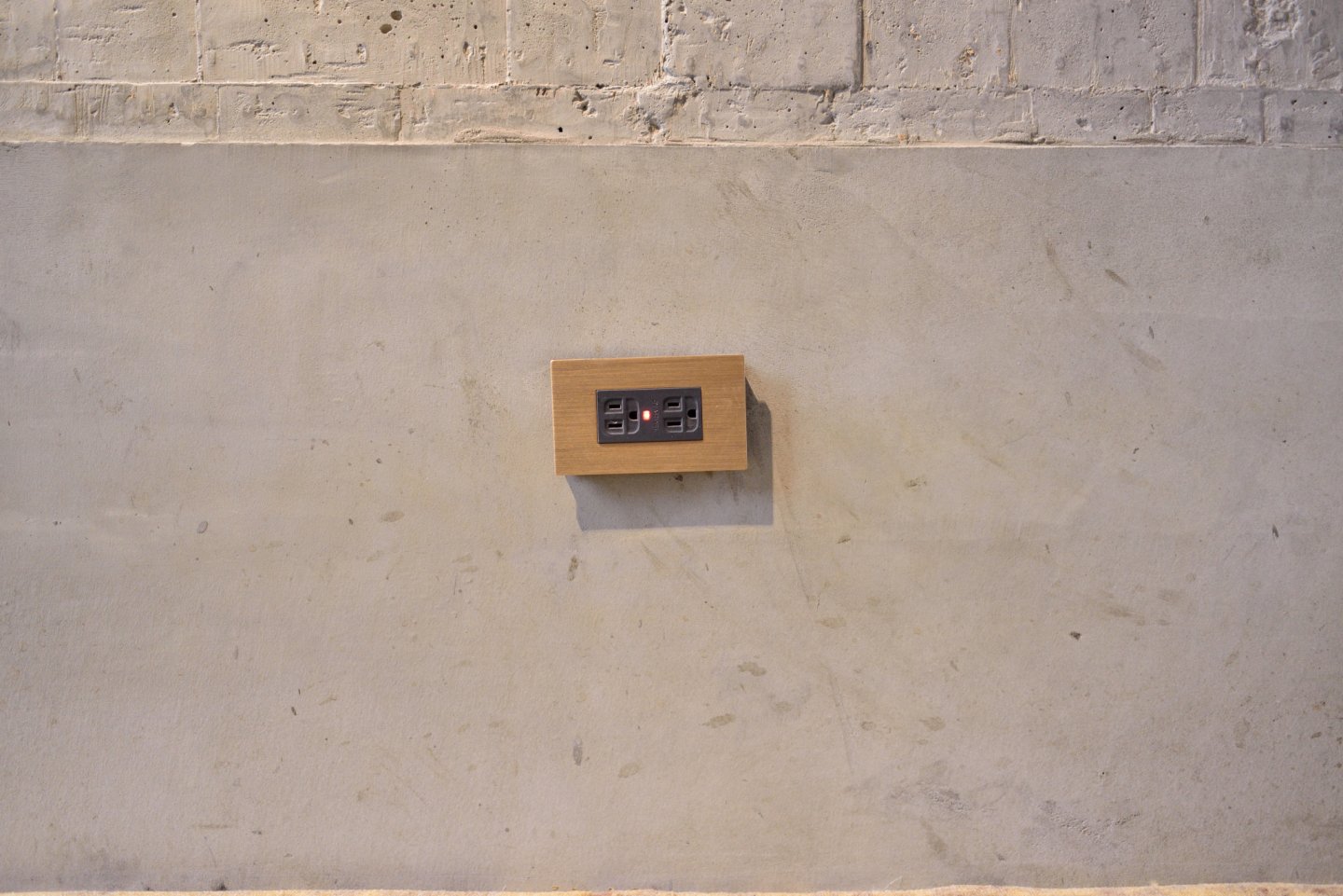 MINI HOTELS 逢甲館 × 三晰電工｜復古英倫裡的新巧思