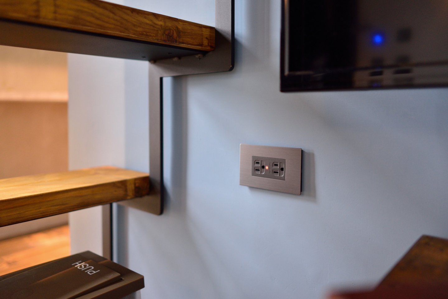 MINI HOTELS 逢甲館 × 三晰電工｜復古英倫裡的新巧思