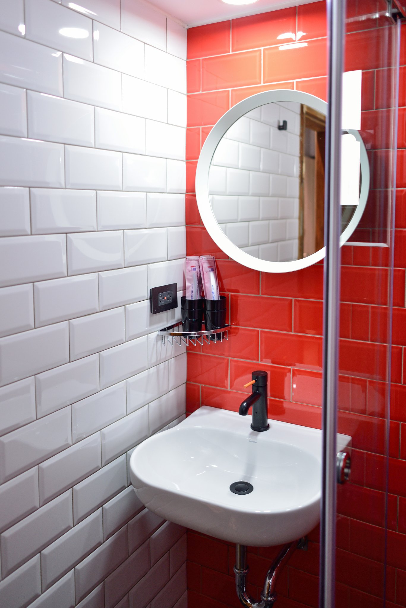 MINI HOTELS 逢甲館 × 三晰電工｜復古英倫裡的新巧思