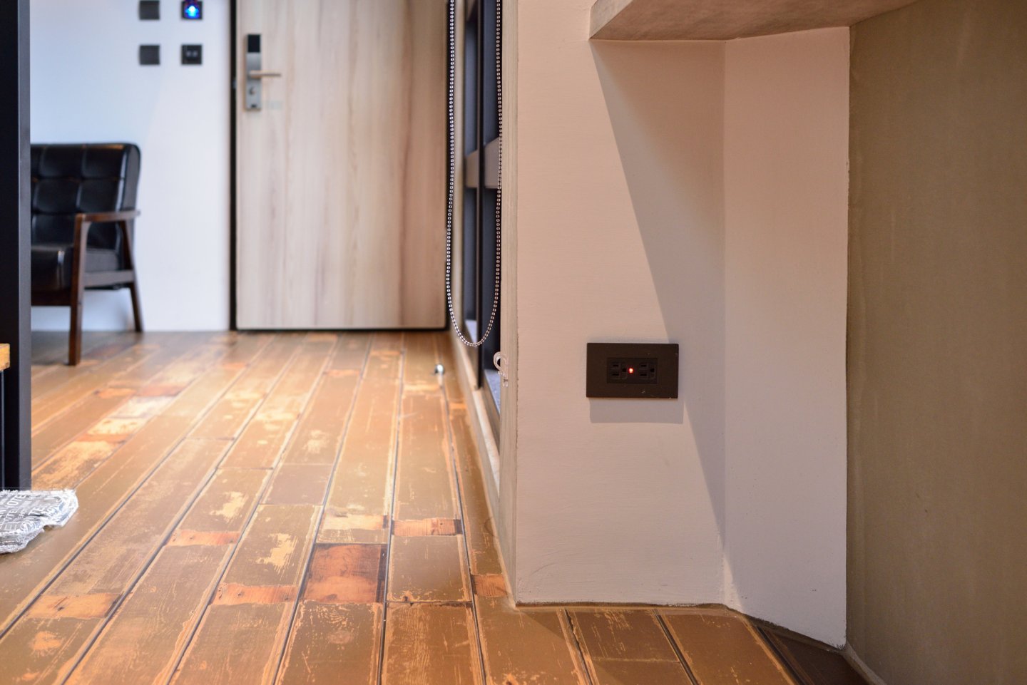 MINI HOTELS 逢甲館 × 三晰電工｜復古英倫裡的新巧思