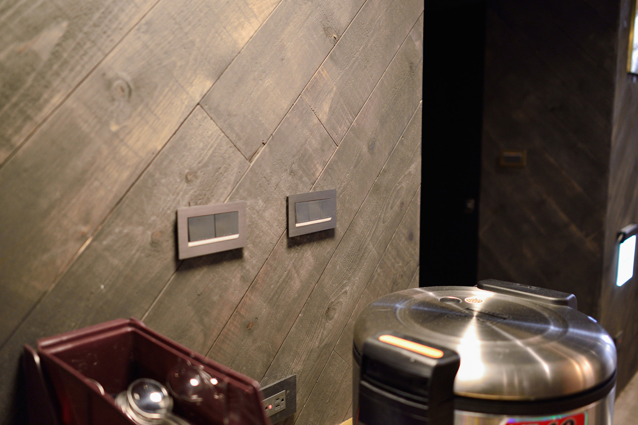 MINI HOTELS 逢甲館 × 三晰電工｜復古英倫裡的新巧思