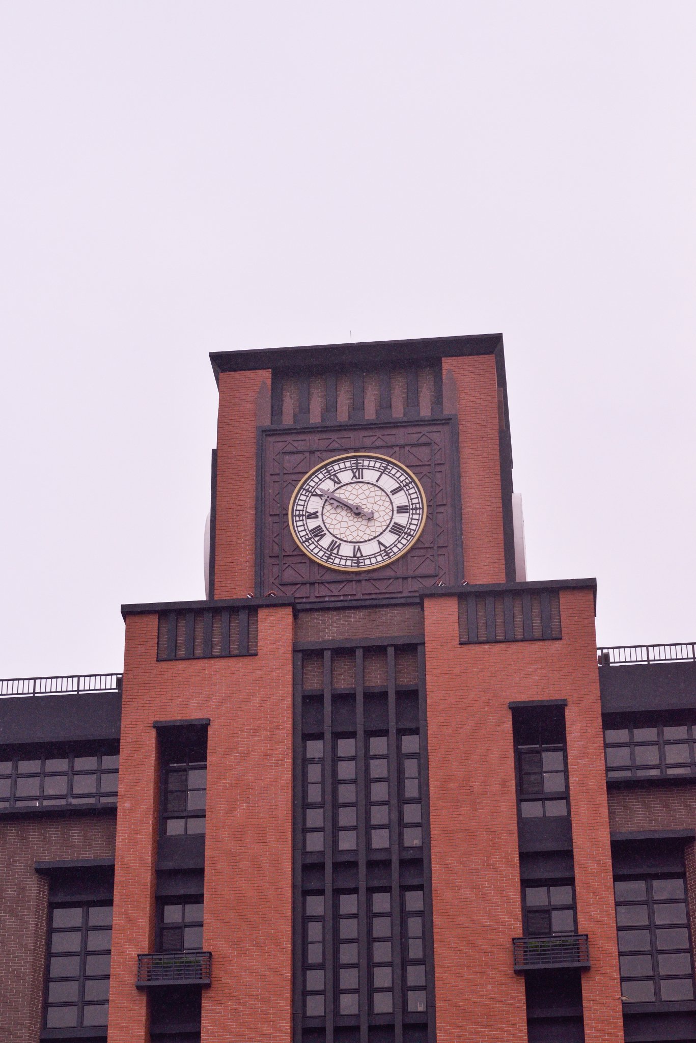 MINI HOTELS 逢甲館 × 三晰電工｜復古英倫裡的新巧思