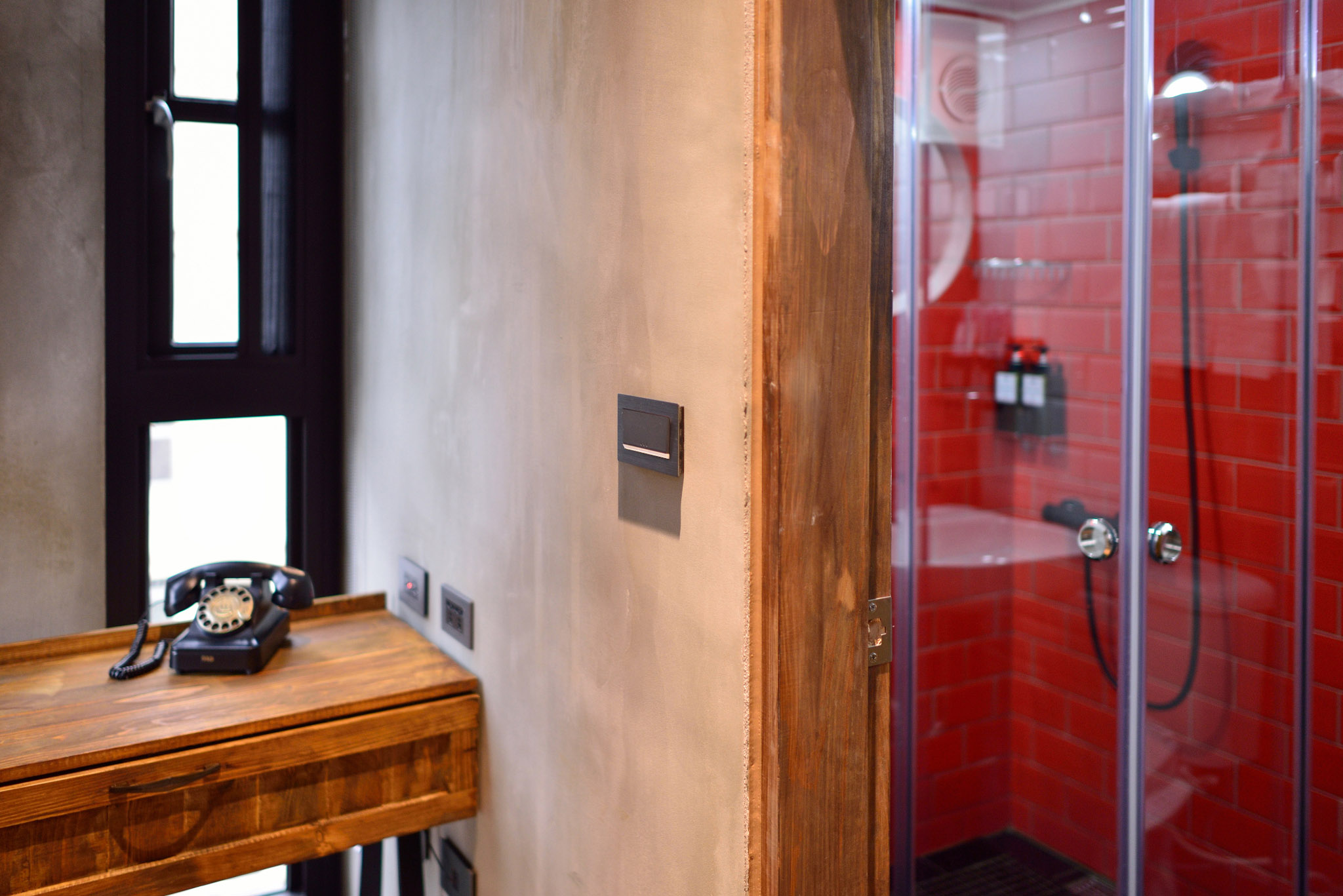 MINI HOTELS 逢甲館 × 三晰電工｜復古英倫裡的新巧思