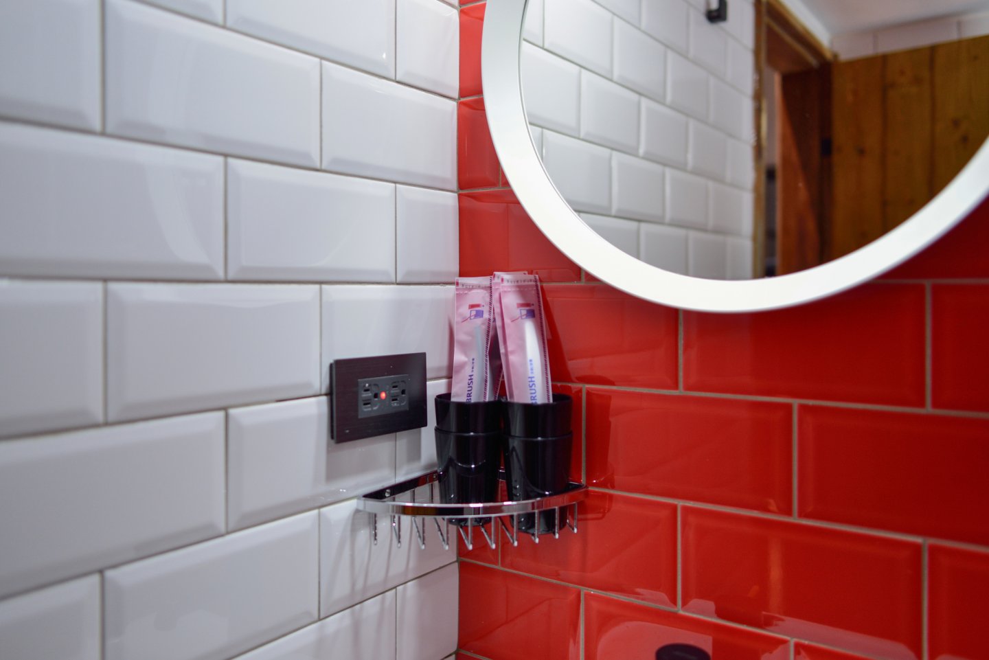 MINI HOTELS 逢甲館 × 三晰電工｜復古英倫裡的新巧思