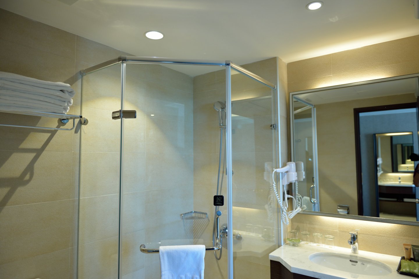 高雄愛河智選假日酒店 × 三晰電工|都會旅人心中的靜謐風景